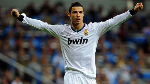 李章洙回渝参加足协杯夺冠25周年纪念赛，感慨儿子当年才初中