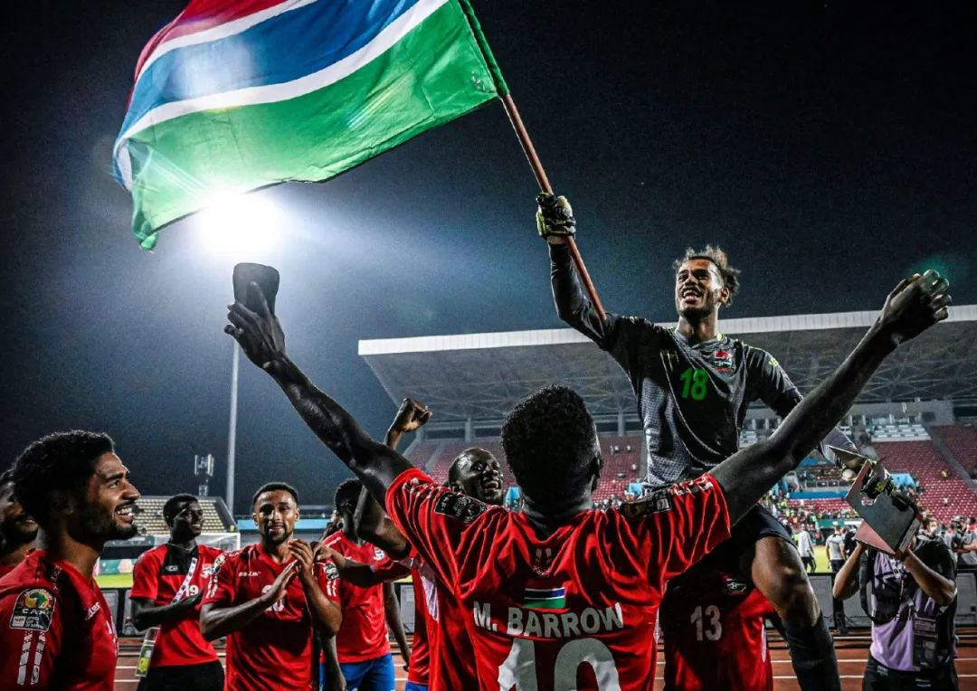 梅西职业生涯获得13座联赛冠军：西甲10冠、法甲2冠、美职联1冠