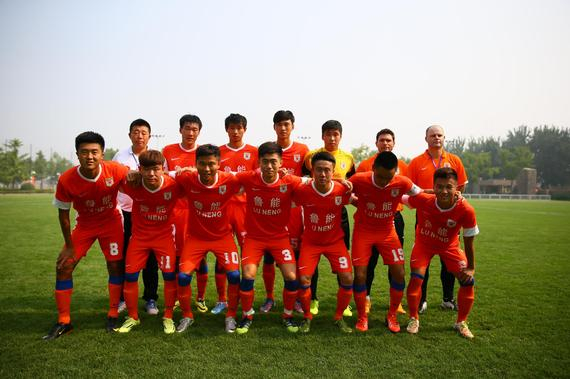 官方：洛杉矶FC与38岁门将洛里续约至2026年，含1年续约选项